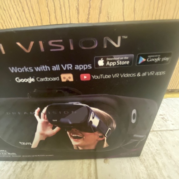 Dream Vision Smartphone VR Headset - Picture 5 of 8